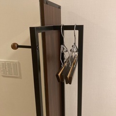 スタンドミラー キャスター&ハンガーレール付き
の画像