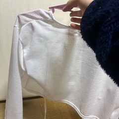 短いカーディガンの画像