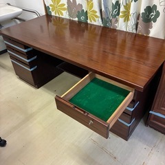 木製高級オフィス家具の画像