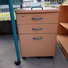 学習机、椅子の画像