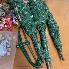 クリスマスツリーセット　オーナメント、ライト等付き　170〜180cmくらい の画像