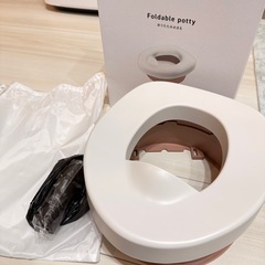 【未使用・箱あり】スリコ 折りたたみおまる／
持ち運び袋付きの画像