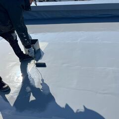 【月給32万円以上×塗装工の経験フル活用】《ギャップある社長》素敵な笑顔が魅力◎【幅広い物件の対応】塗装スキルを磨くのに最適な環境！《魅力的でレアな福利厚生》ドリンク支給×通勤車完備♪の画像