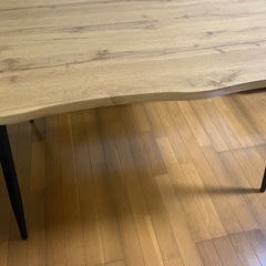 ダイニングテーブルの画像