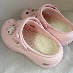 厚底 クロックス風サンダルの画像