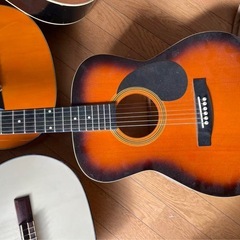 ギターとベースが12本の画像