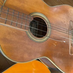 ギターとベースが12本の画像