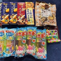 お菓子などまとめての画像