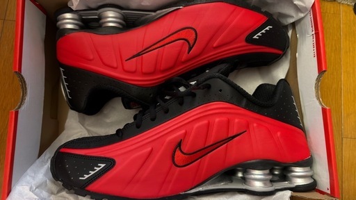 ナイキ ショックス R4 ユニバーシティxレッド/ブラック/メタリックシルバー　 新品未使用