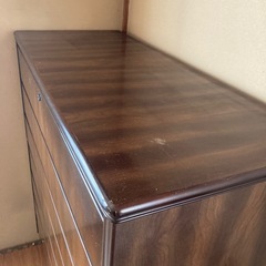 和箪笥　ダークブラウンの引き出し式タンス　整理箪笥　チェストの画像