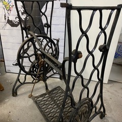 足踏みミシン台 鉄脚 網目 ミシン脚 アンティーク 昭和レトロの画像