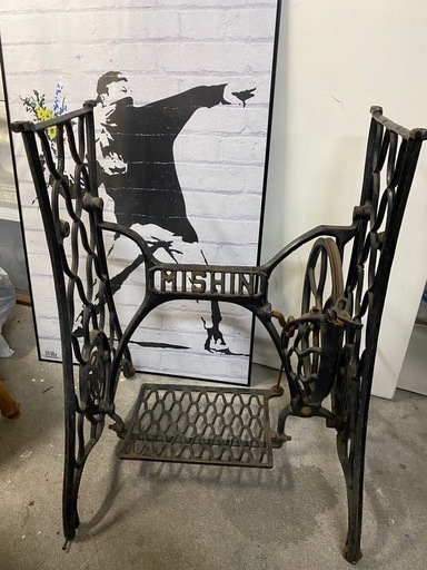 足踏みミシン台 鉄脚 網目 ミシン脚 アンティーク 昭和レトロ (さら