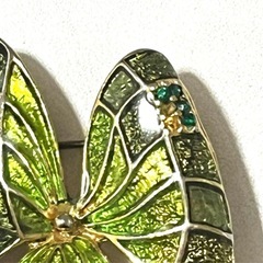 ヴィンテージ　アンティーク　ブローチ 花　フラワー　葉っぱ　リーフ 金　ゴールド　緑　グリーン ラインストーンの画像