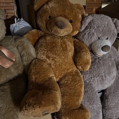 大きなクマのぬいぐるみ3体まとめの画像