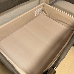 アップリカ　ココネルエアー　ベッド　マットレスと防水シーツ2枚のおまけつきの画像