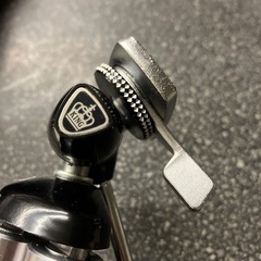 M2512-015 KING ミニ 三脚 軽量 アルミ 8段 高さ調整機能付き 専用ケース付き キズ汚れありの画像