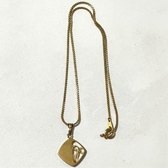 金　ゴールド　黒　ブラック ネックレス 花　フラワー スクエア　ひし形　菱形の画像