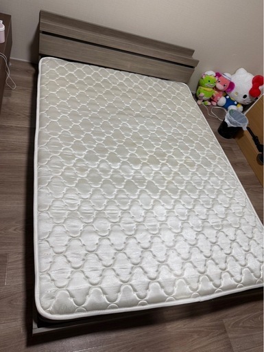 取引中　ダブルベッド　マットレス付