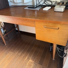 アンティーク調デスクの画像