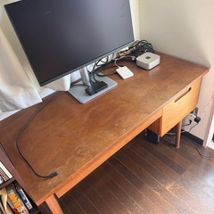 アンティーク調デスクの画像