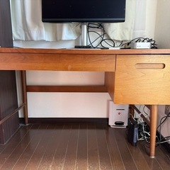 アンティーク調デスクの画像