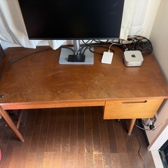 アンティーク調デスクの画像