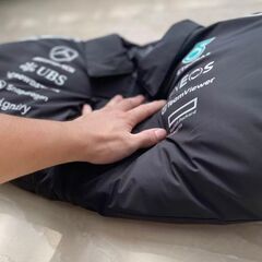 adidas メルセデスAMG F1 コラボ ブラック ジャケット スポンサーロゴ Sの画像