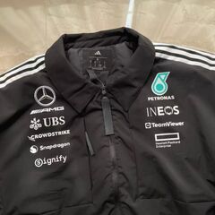 adidas メルセデスAMG F1 コラボ ブラック ジャケット スポンサーロゴ Sの画像