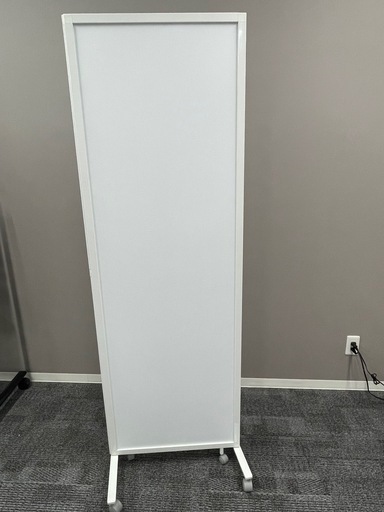 中古　極美品　オフィスコム　パーテーション　折りたたみ3連　3面衝立　間仕切り　自立式　軽量アルミ　ホワイト　キャスター付　アルミ枠
W1800H1800