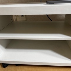 Hisense32型テレビ + テレビ台の画像