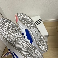 adidas×カーウィンフロスト  コラボスニーカーの画像