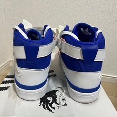 adidas×カーウィンフロスト  コラボスニーカーの画像