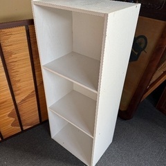 無料 イス、棚、掃除機などの画像