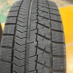 スタッドレスタイヤ215/55R17の画像