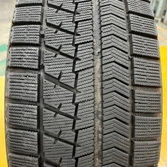 スタッドレスタイヤ215/55R17の画像
