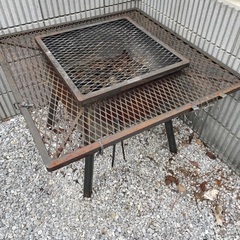 鉄製バーベキューグリルの画像