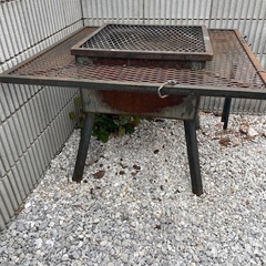 鉄製バーベキューグリルの画像