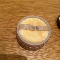 THREE ルースパウダーけーすケースの画像