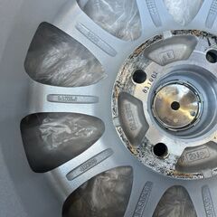 スタッドレスタイヤ、ホイールセットの画像