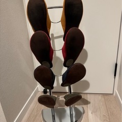 スリッパ4足とスリッパたての画像