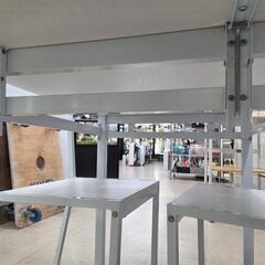 J8703 【リユースのサカイ柏店】 DORIS ドリス 拡張式ダイニングテーブルセット 椅子2脚付3点セット 2人掛け 組立式 フレイヤ ホワイト クリーニング済み　新品参考価格15,990円の画像