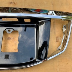 トヨタ 200系 マジェスタ リアガーニッシュ76801-30060 の画像