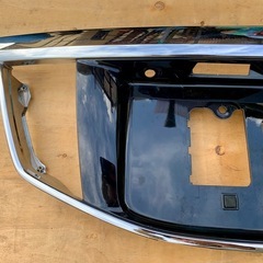 トヨタ 200系 マジェスタ リアガーニッシュ76801-30060 の画像