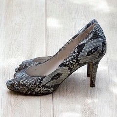 COLE HAAN コールハーン パイソン柄 オープントゥパンプス 5Bの画像