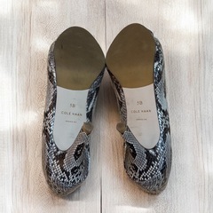 COLE HAAN コールハーン パイソン柄 オープントゥパンプス 5Bの画像