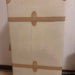 キャリーケースと物干し竿の画像