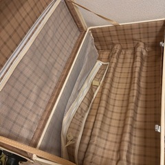 キャリーケースと物干し竿の画像