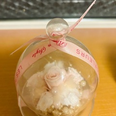 受け渡しの方決まりました。
ブリザードフラワー　ガラスドームの画像
