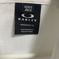 OAKLEY ゴルフウェア シャツの画像