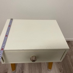 脚付きボックス収納の画像